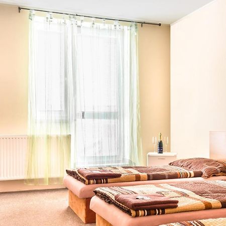Hotel Zannam Брно Экстерьер фото