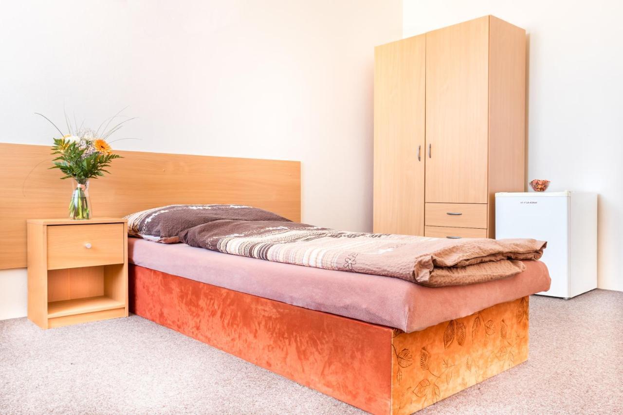 Hotel Zannam Брно Экстерьер фото