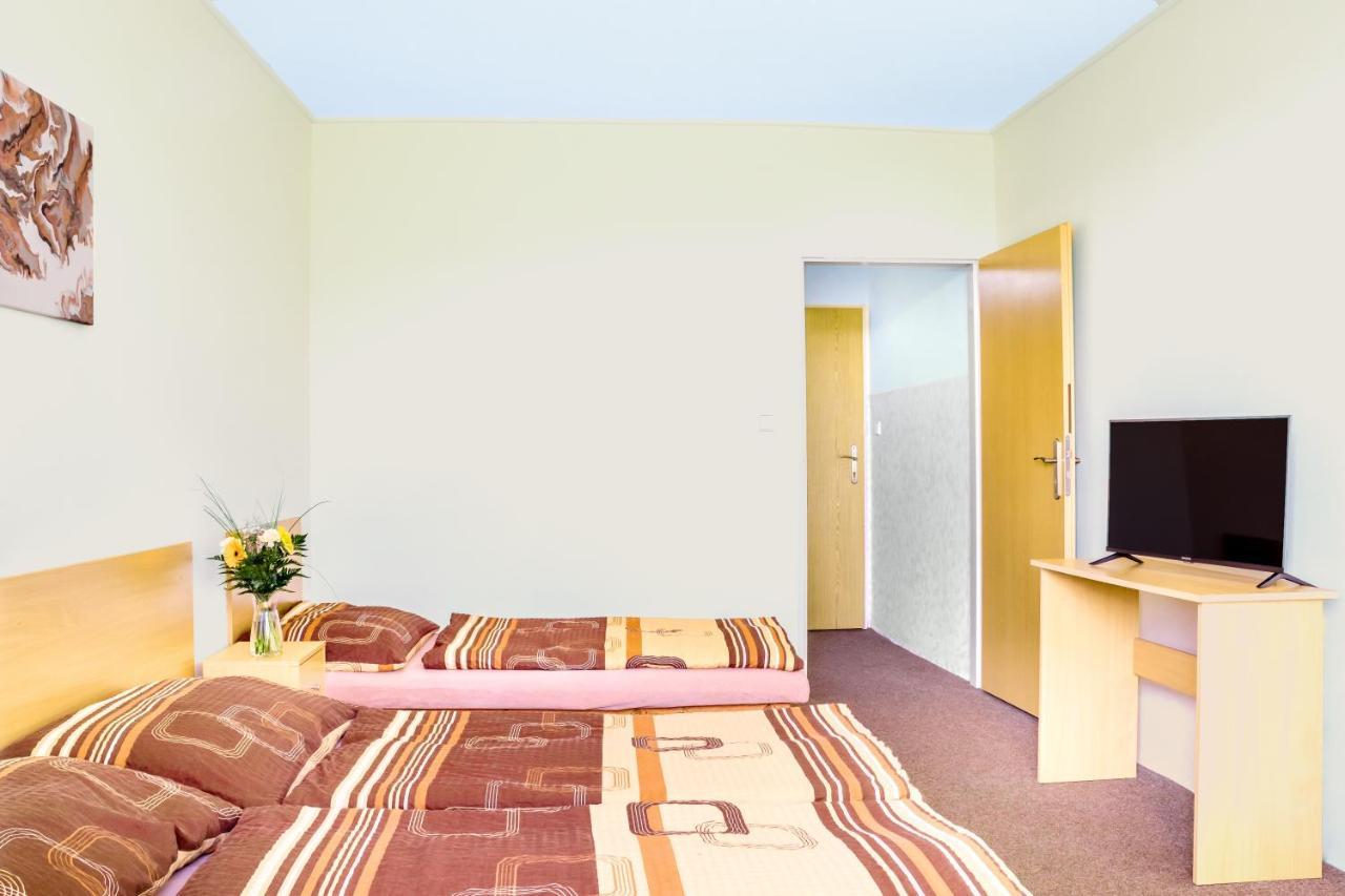 Hotel Zannam Брно Экстерьер фото